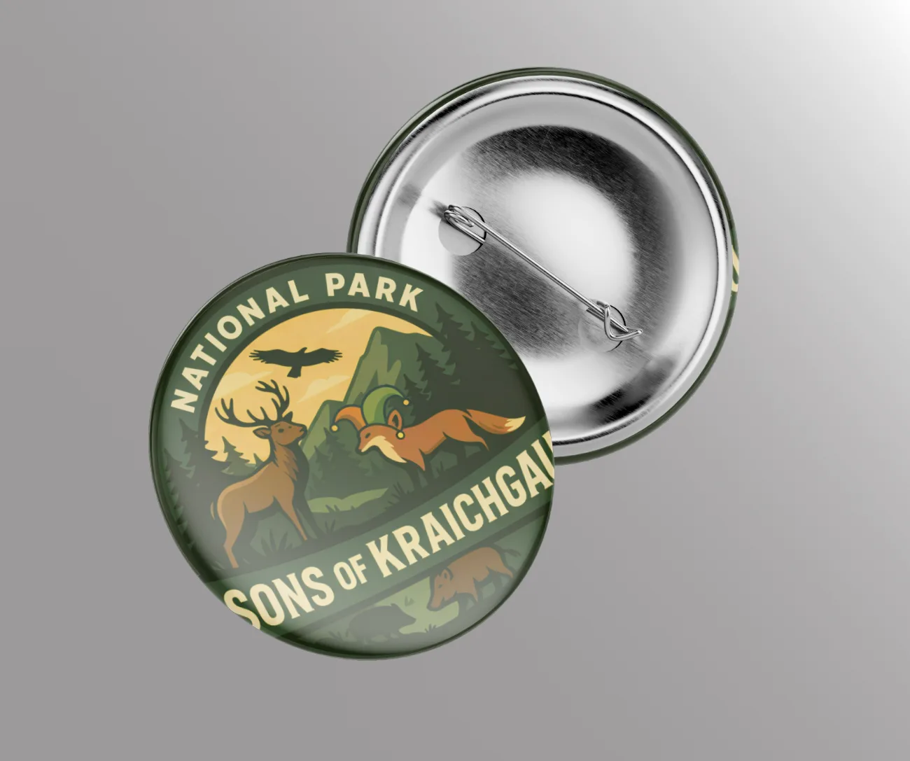 Dunkelgrüner Button mit Hirsch im Wald und der Umschrift National Park Sons of Kraichgau