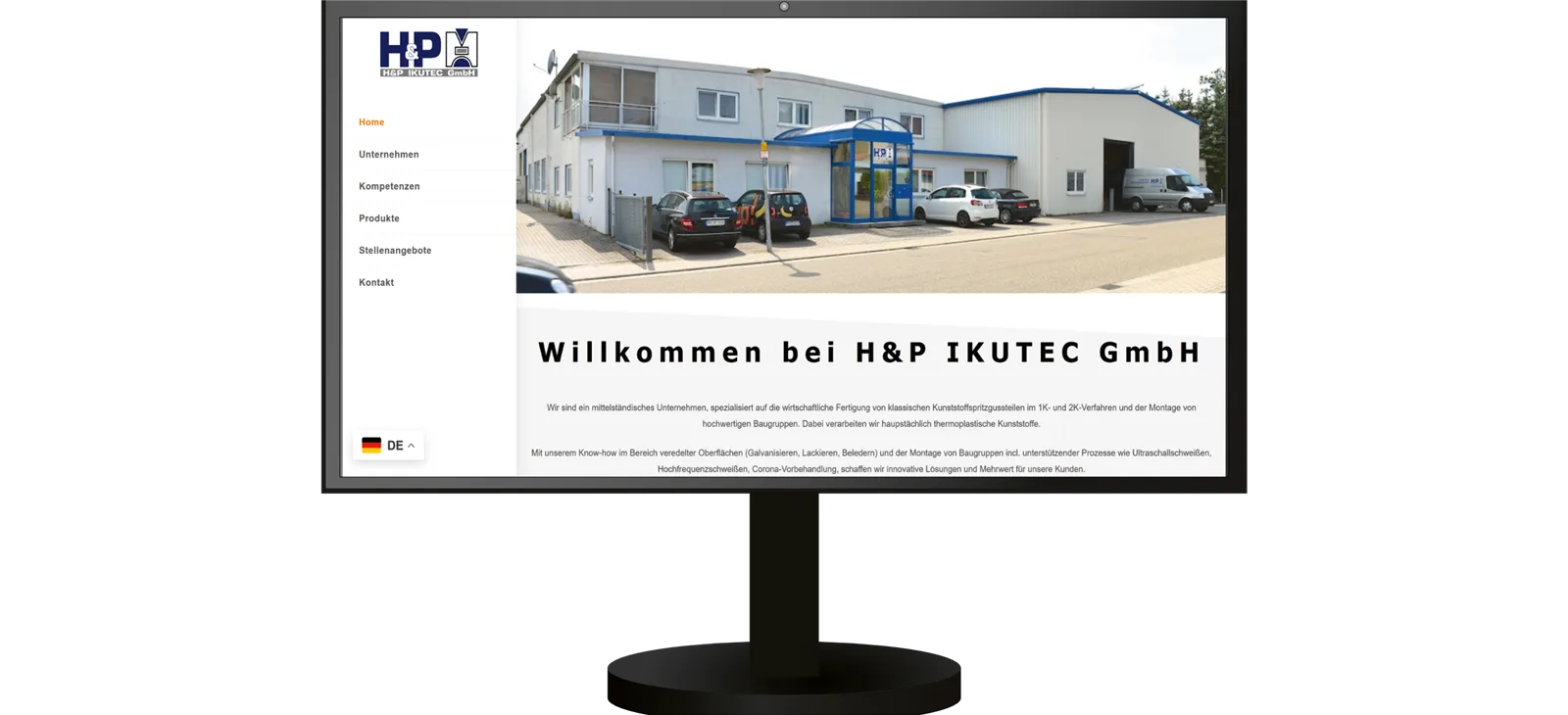 Bildschirm mit der Startseite von H&P IKUTEC GmbH: oben das Firmenlogo, darunter ein Foto des Firmengebäudes und die Überschrift Willkommen bei H&P IKUTEC GmbH